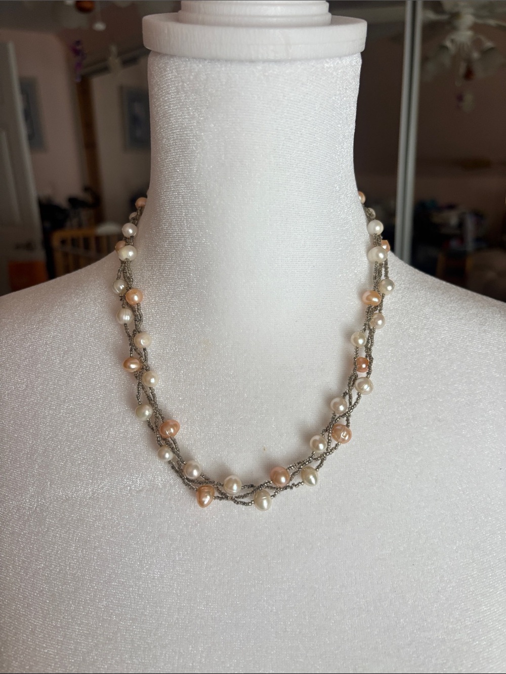 Peach an white Freshwater Pearl and Silver-Tone Twisted Necklace - White & Peach